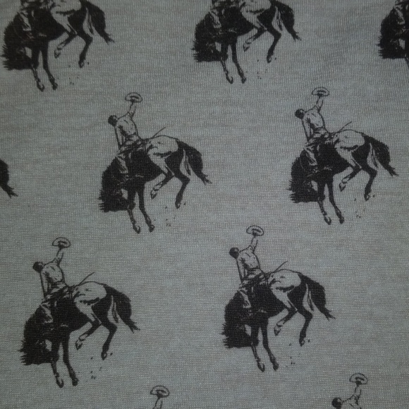 Woman's Ariat top - Picture 3 of 3